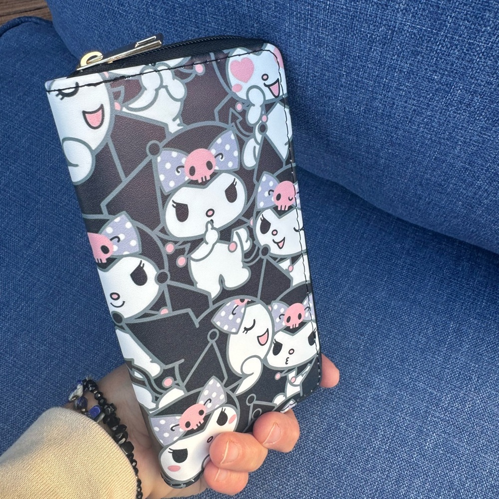 New Kuromi wallet never used Black and White design 🐼 💗